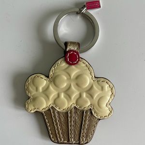 Coach White/Gold Rare Op Art Sig Embossed Cupcake Keychain 🤍